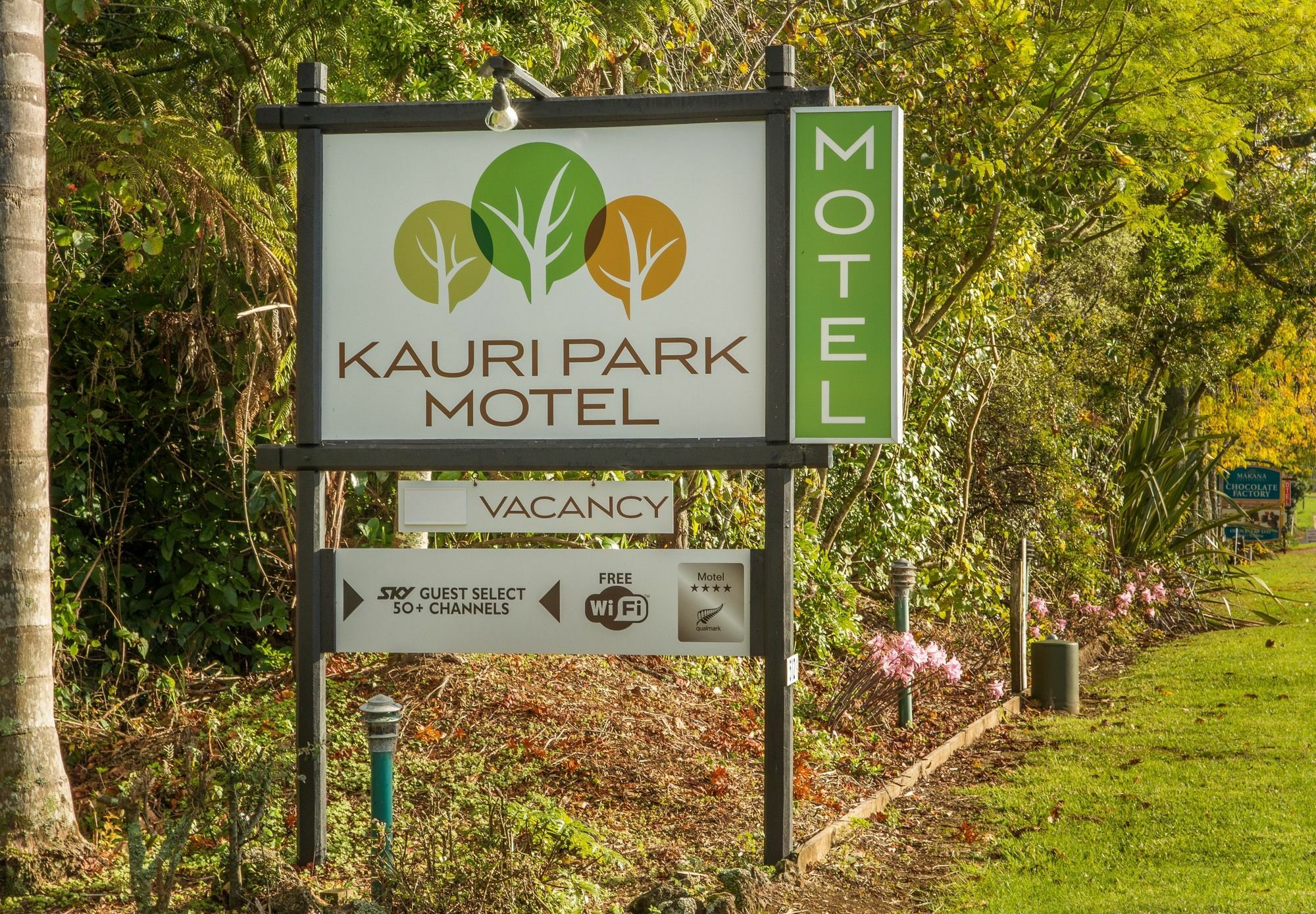 Kauri Park Motel Керікері Екстер'єр фото